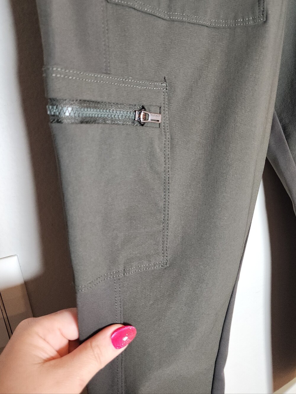 Athleta Headlands Hybrid Cargo Tight Pants Pull On Green Size 8 Hiking Trekking - Picture 11 of 16